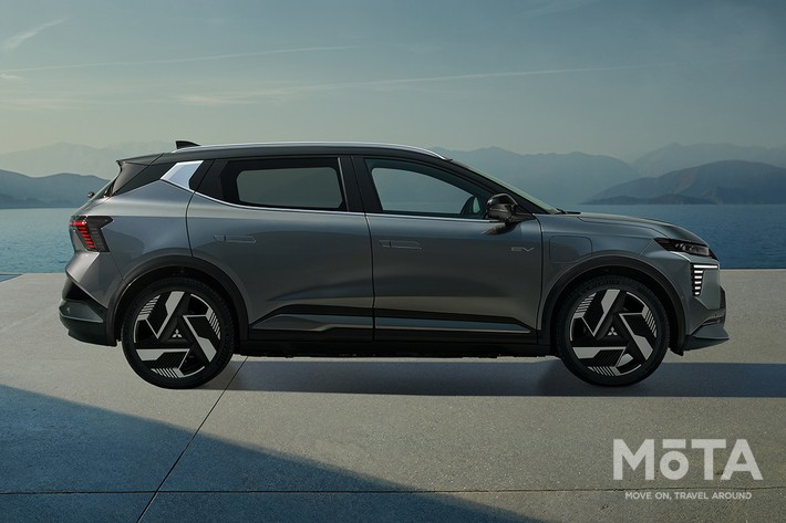 新型エクリプスクロス(欧州仕様)のサイドビュー