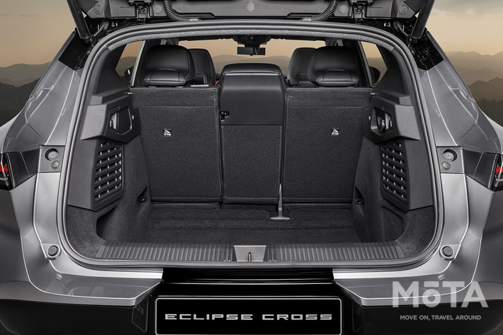 新型エクリプスクロス(欧州仕様)の荷室