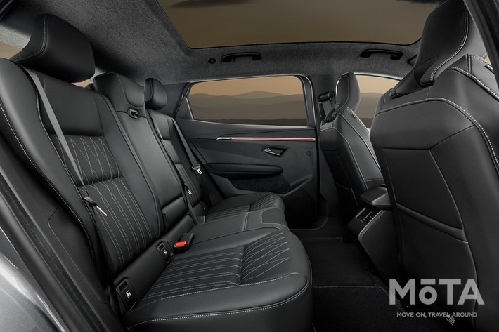 新型エクリプスクロス(欧州仕様)の後席
