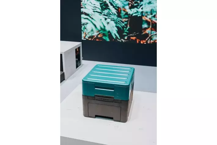 最新ポータブルトイレ】医療レベルの衛生をどこでも。自動フィルム