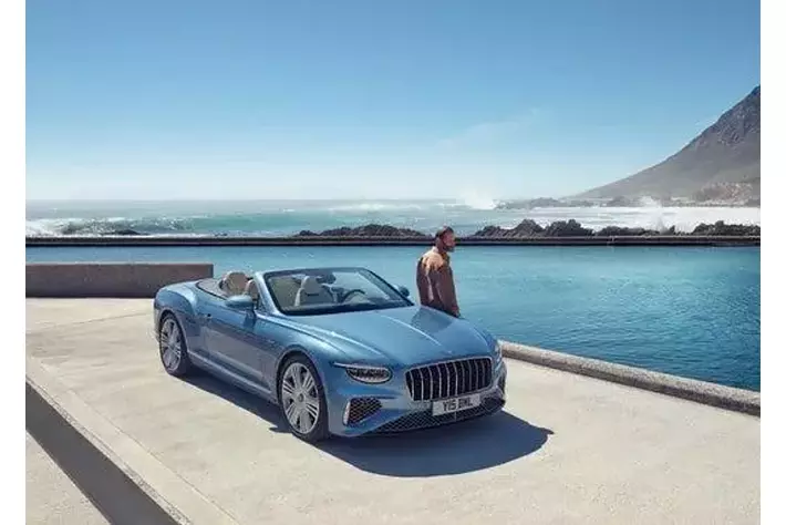 第4世代コンチネンタル GT/GTC、フライングスパー アズール、2025年10