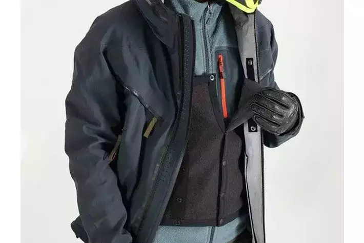 ライダー専用“もちはだ”腹巻きがロング化。冷気を遮断するダブル