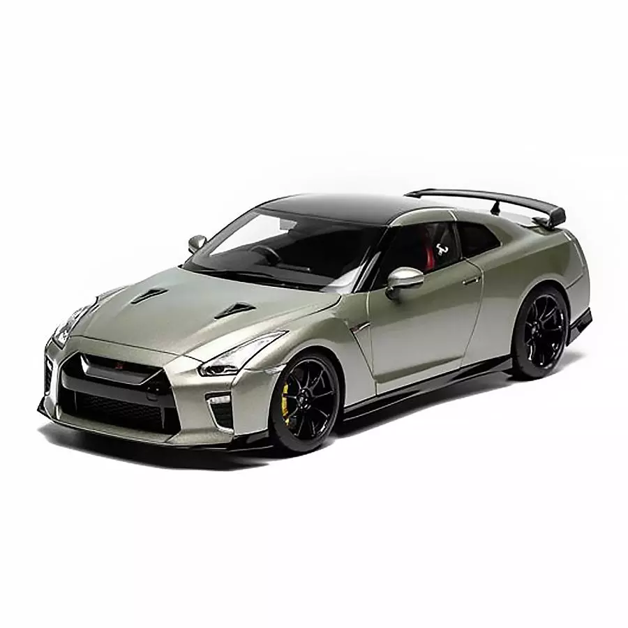 まるで実車のような迫力・・・日産 GT-R (R35) の 1/18 スケール