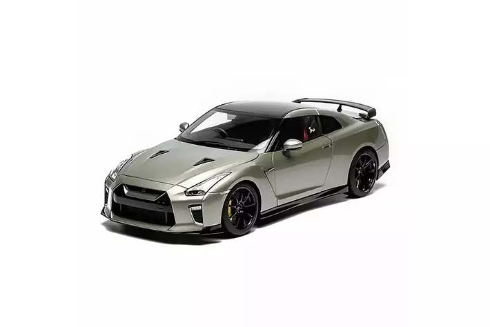 GT-R 【R35】 モデルカー まるで実車のような迫力・・・日産 GT-R (R35) の 1/18 スケール