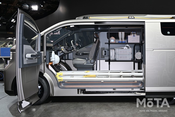 ハイエースコンセプトは助手席がなく、ピラーが内蔵されたスライドドアを採用