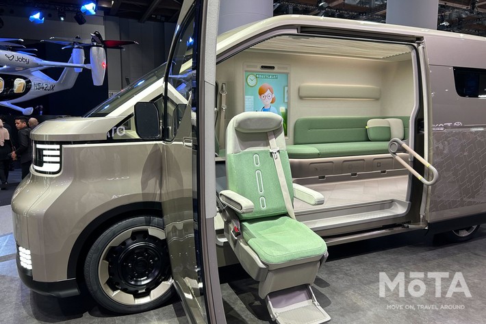 トヨタ ハイエースコンセプト（ハイルーフ）