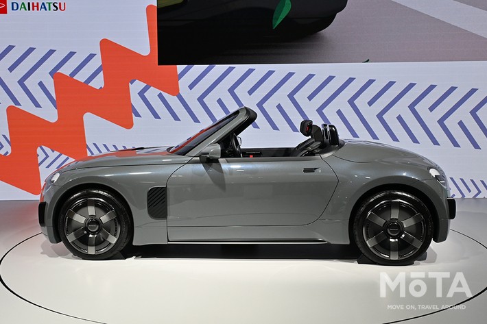 ダイハツ K-OPENのサイドビュー