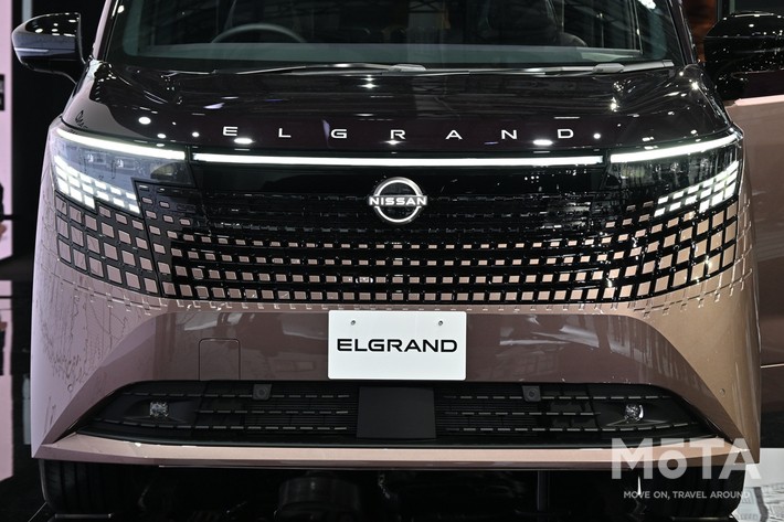 組子の手法が取り入れられた新型エルグランドのフロントマスク