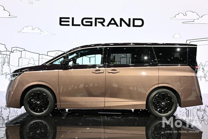新型エルグランドのサイドビュー