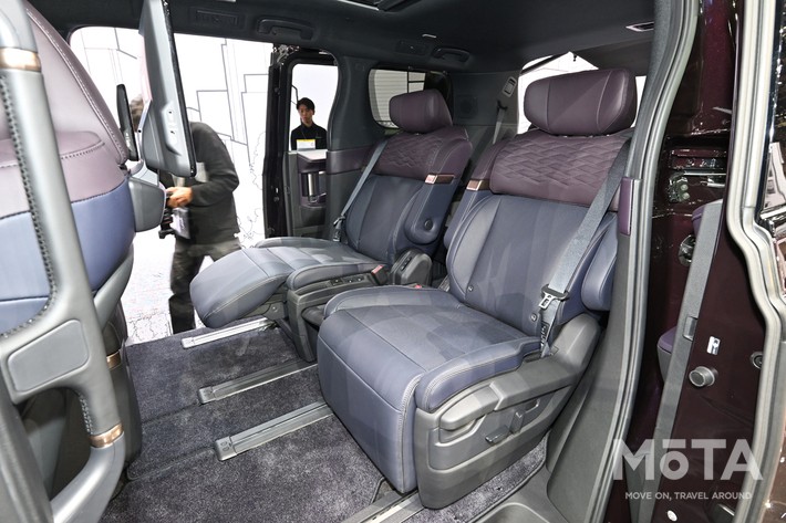 新型エルグランドの2列目シート