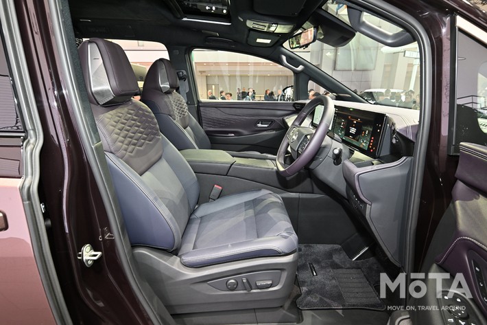 新型エクストレイルの1列目シート