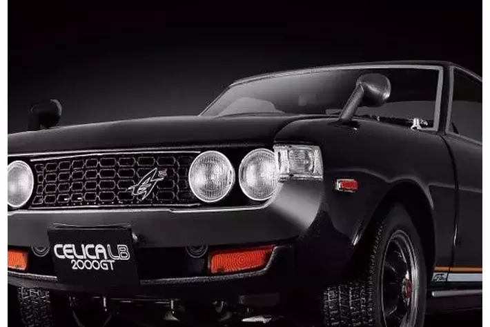 全長およそ20cmの迫力。国産名車の魅力を堪能できる1/18スケールモデル