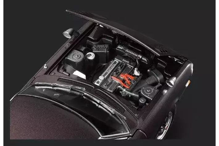 全長およそ20cmの迫力。国産名車の魅力を堪能できる1/18スケールモデル