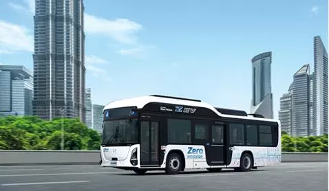 熊本県内で初となる大型路線EVバス「日野ブルーリボン Z EV」を導入