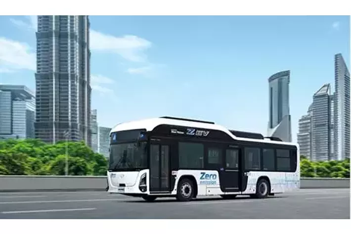 熊本県内で初となる大型路線EVバス「日野ブルーリボン Z EV」を導入