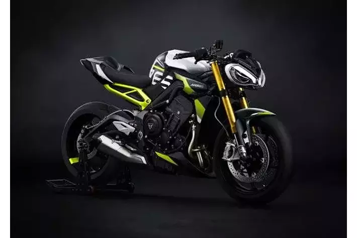 トライアンフから、STREET TRIPLE 765の新たな頂点となるRX、限定生産
