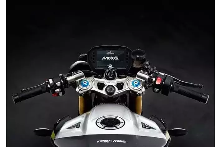 トライアンフから、STREET TRIPLE 765の新たな頂点となるRX、限定生産
