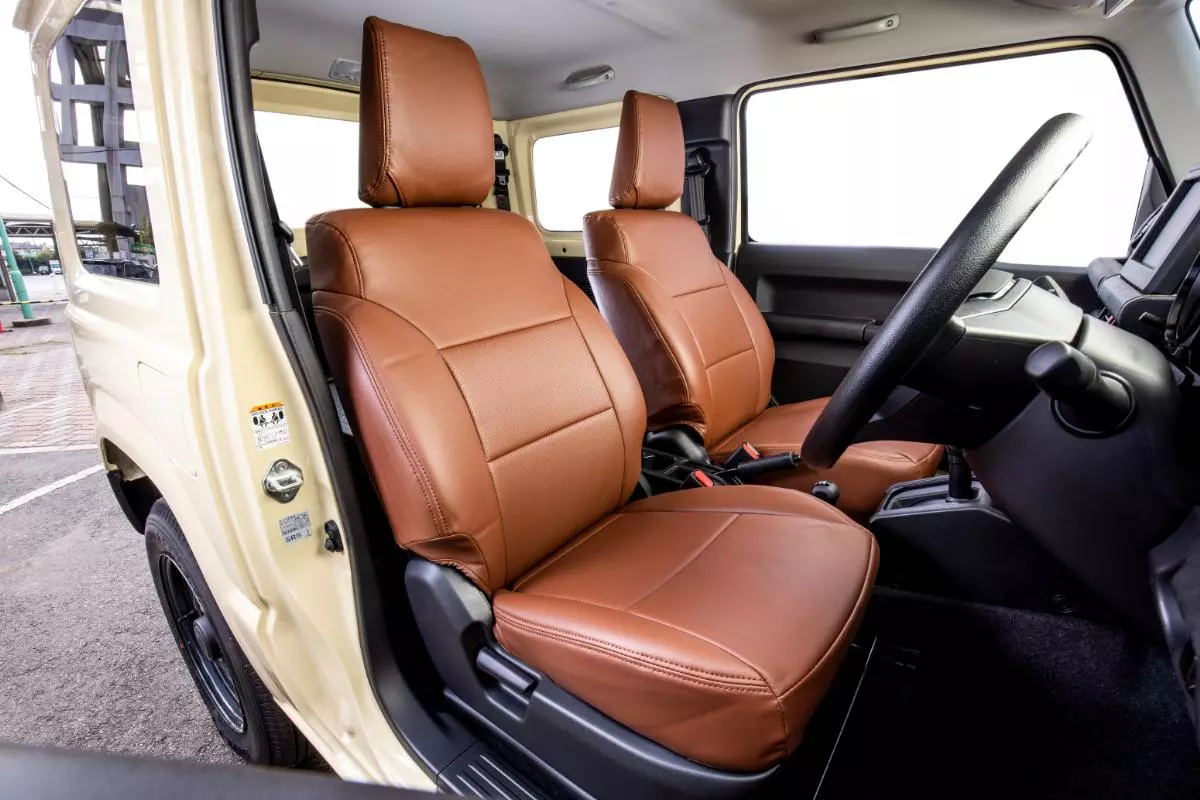 コスパ重視で気軽にカスタム。ジムニー用フロントシートカバーが新登場