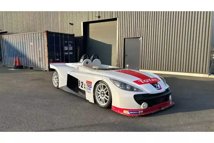 レーシングカー「プジョー207スパイダー」のEV化プロジェクトにおける3Dスキャナーの活用