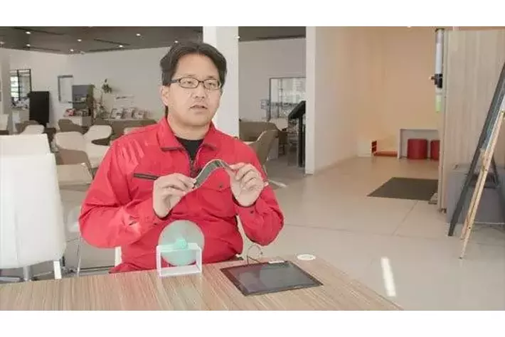 日産、自動車販売店として国内初となる次世代型太陽電池「カルコ