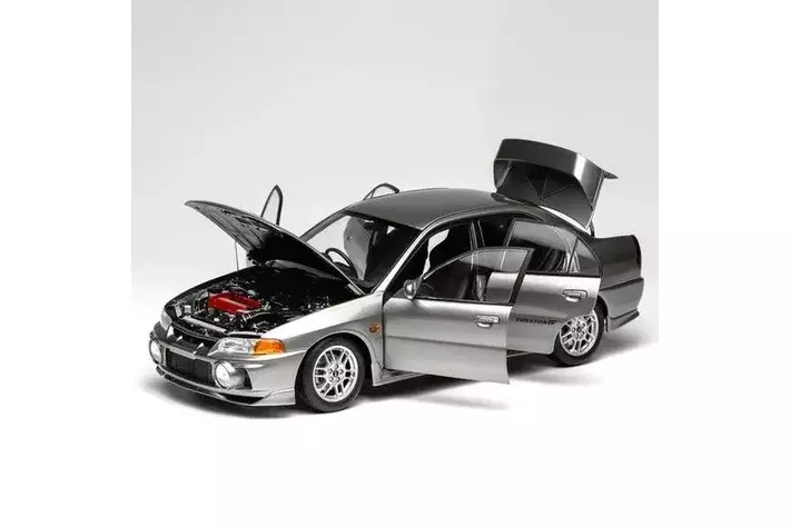 TL 三菱 ランサー エボリューション「Ⅳ/Ⅶ」4MODELS（新品、未開封品） 三菱「ランサーエボリューション IV」の 1/18 スケールミニカーが