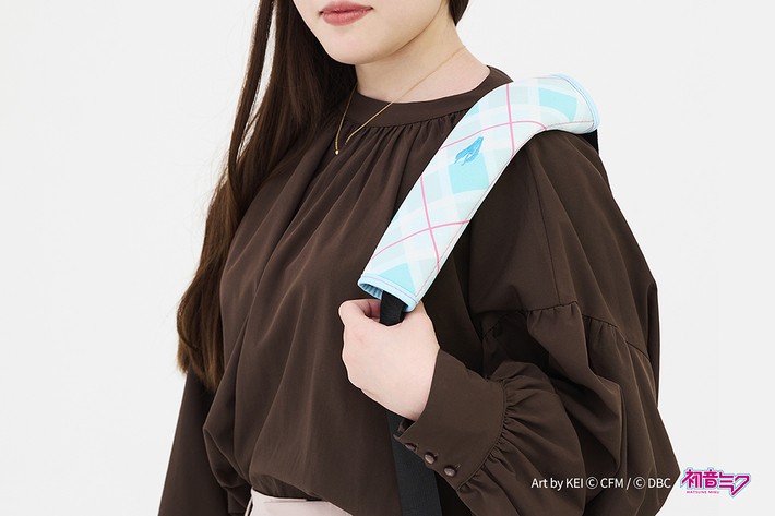 えっ、Amazonで買えるの!? ダイハツ ムーヴキャンバス専用「初音ミク