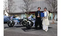 モビリティのカラーデザインコンテスト「オートカラーアウォード2025」グランプリは、ヤマハ発動機株式会社「YZF-R3/YZF-R25」のマットパールホワイトに決定！