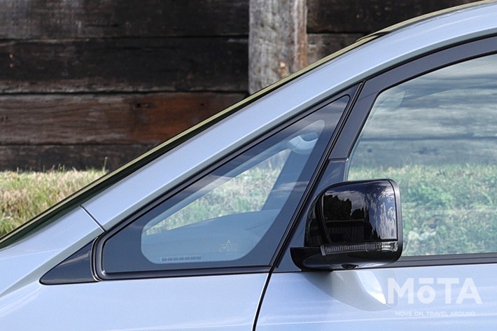 ［20/57］三菱 新型デリカD:5 Aピラー・サイドウインドウ