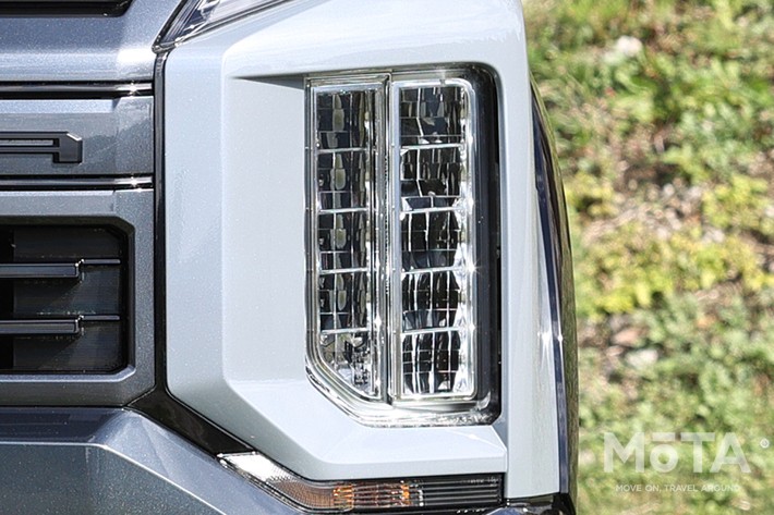 ［10/57］三菱 新型デリカD:5 縦型マルチLEDヘッドライト