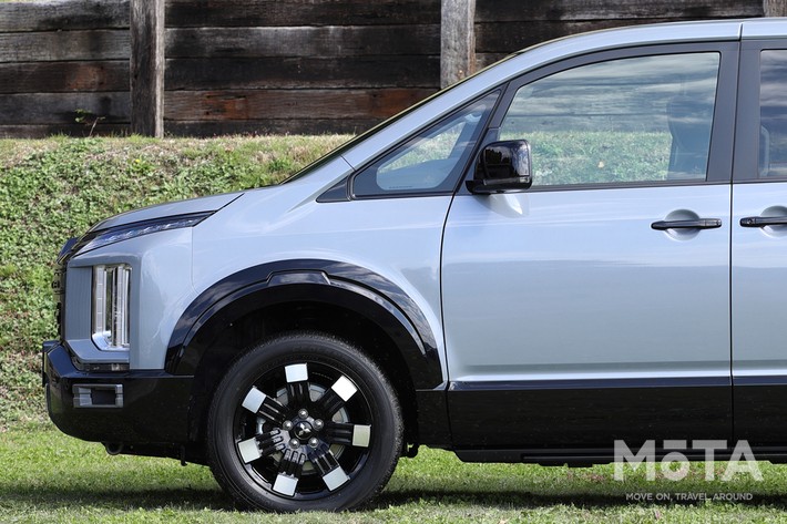 ［17/57］三菱 新型デリカD:5 サイドビュー（前方）