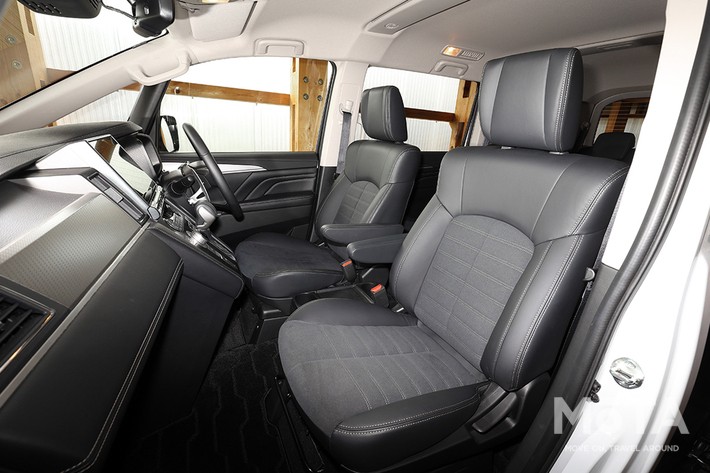 ［47/57］三菱 新型デリカD:5 1列目シート（助手席側から）