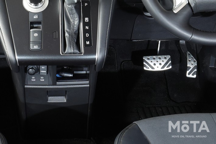 ［45/57］三菱 新型デリカD:5 USB給電、HDMI入力、アルミペダルなど