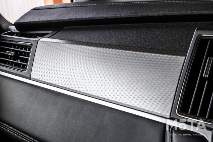 ［44/57］三菱 新型デリカD:5 助手席側インパネガーニッシュ