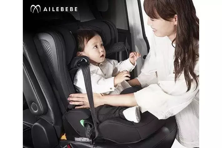 肩ベルトを保持して乗せ降ろしをサポートする“ジャンピングハーネス”が