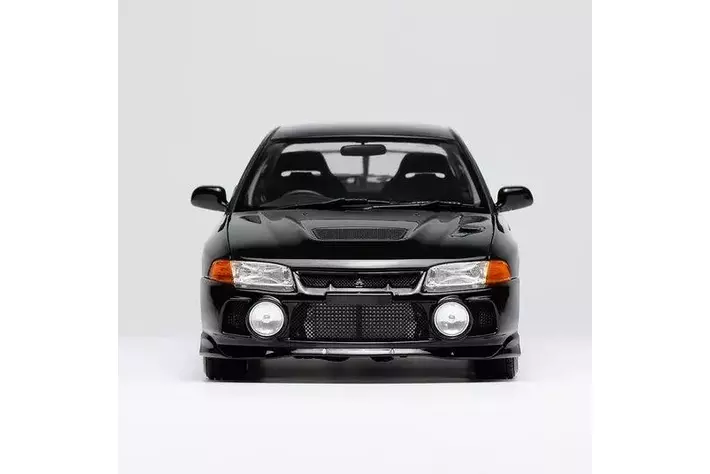 三菱ランサーエボリューション IV ピレネーブラックパールの 1/18