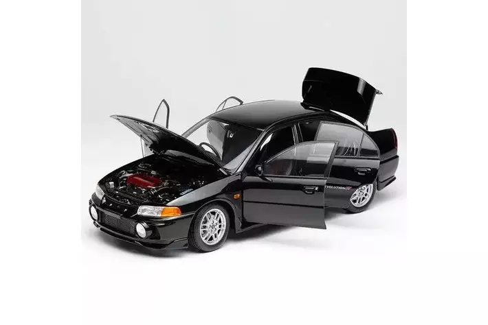 三菱ランサーエボリューション IV ピレネーブラックパールの 1/18
