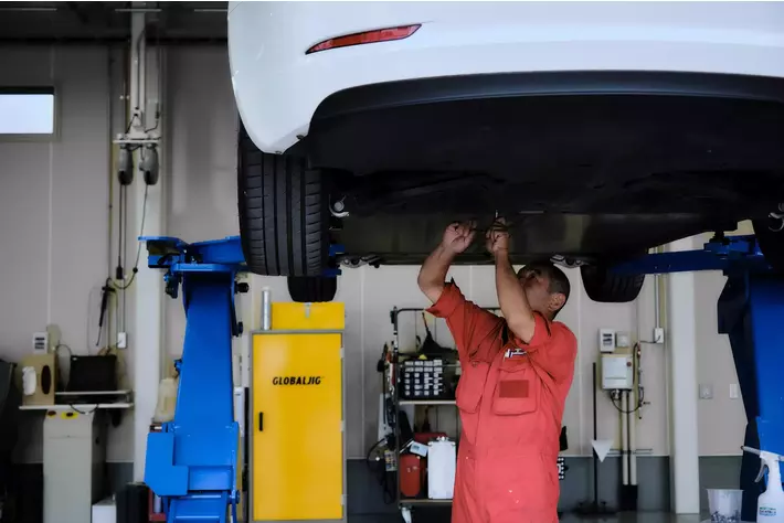 【知多半島初】テスラ認定 ボディショップ MITSUMARUが、2025年12月より「テスラの車検・点検サービス」を本格開始