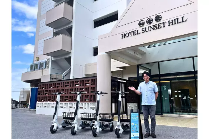 青い海と澄んだ空が広がる！沖縄県・恩納村「ホテルサンセットヒル」にて「ストリーモ」レンタルサービスを開始