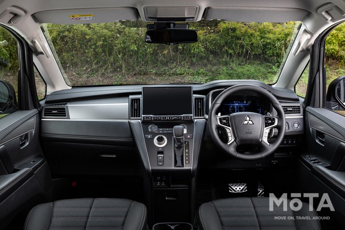 ［34/57］三菱 新型デリカD:5 インパネ全景