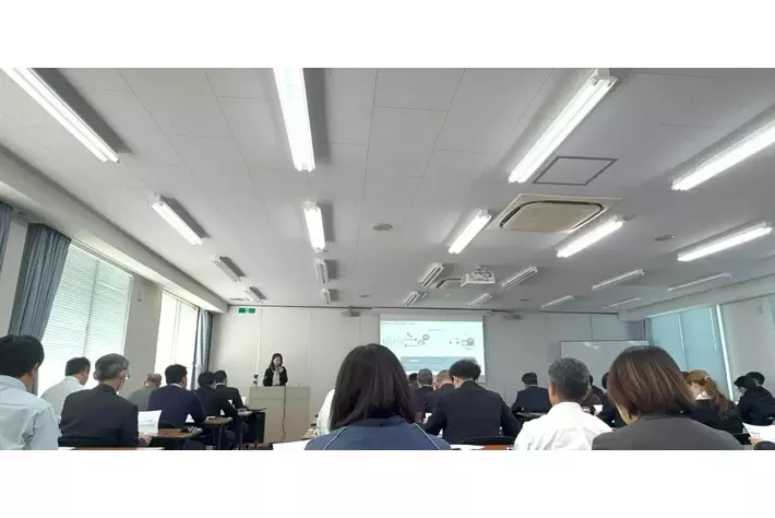 【自動車教習所】神奈川県内27校が参加、高齢者講習AI自動音声×予約受付モデル説明会を開催～電話応対70％削減を実現したDXモデルを公開～