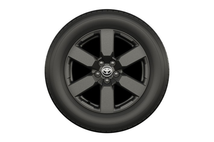 新型RAV4 アドベンチャーに装着される18インチタイヤ