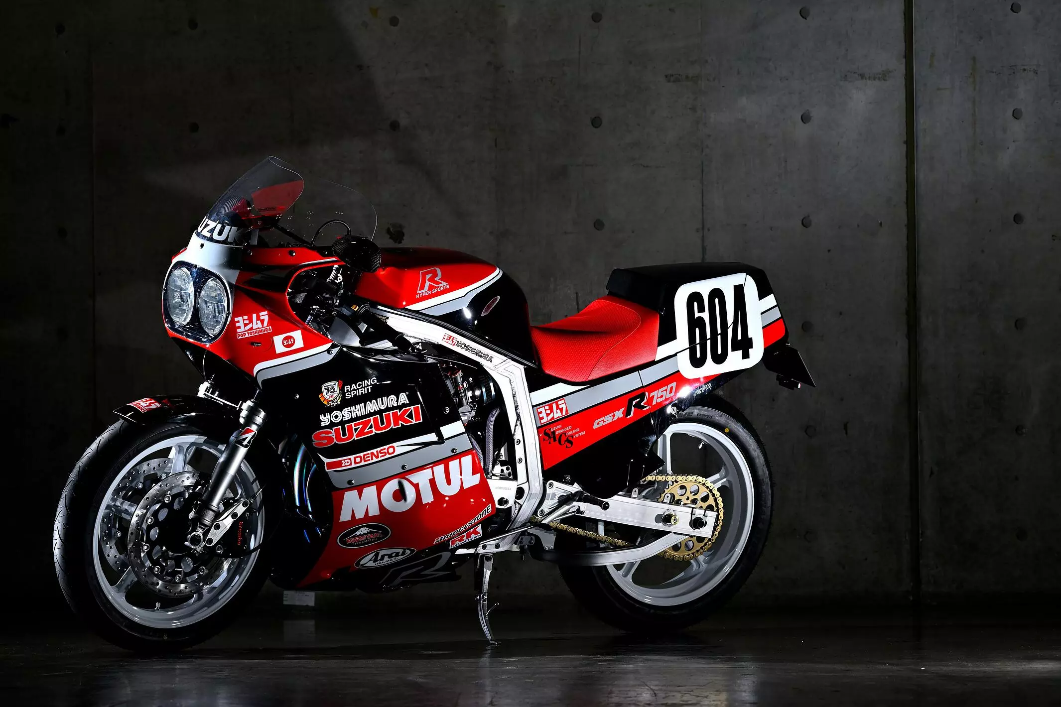 1240万超えで落札された伝説のヨシムラ「GSX-R750 604号車」復刻版、謎