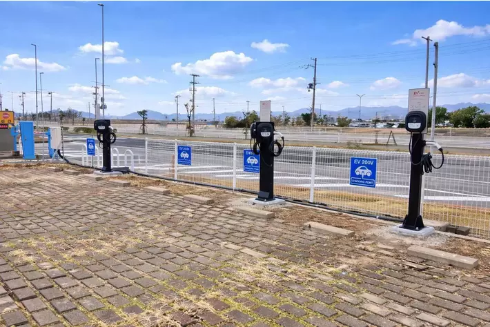 神戸空港　EV充電サービス「EV充電エネチェンジ」運用開始