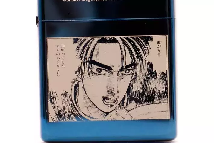 頭文字D』の世界観をブルーチタンで再現。150個限定の「特別仕様ZIPPO