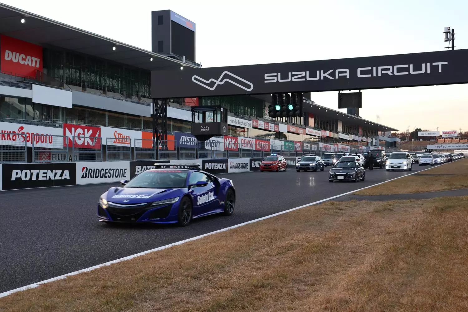 JAF三重】F1の舞台「鈴鹿サーキット」をマイカーで走行できる 