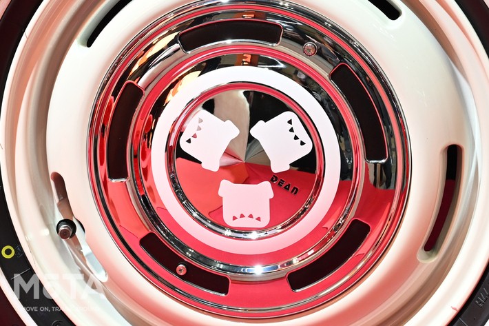 ［23/30］三菱 デリカミニ DELIMARU FESTA センターキャップのアップ