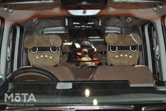 ［24/30］三菱 デリカミニ DELIMARU FESTA フロントガラス越しに見えるデリ丸4匹