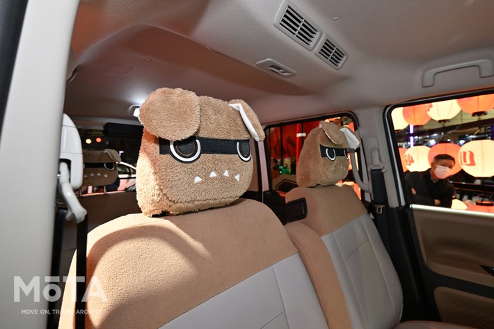 ［26/30］三菱 デリカミニ DELIMARU FESTA 後席シートカバーヘッドレストアップ