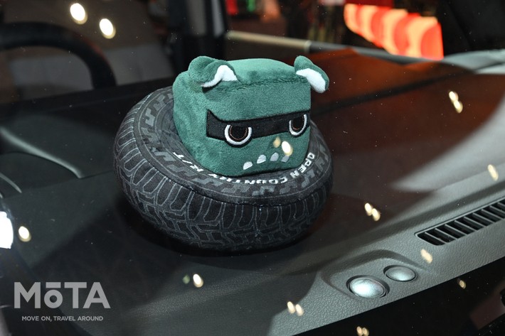 ［29/30］タイヤにハマって動けない？ ダッシュボードのデリ丸