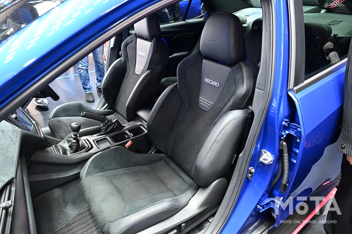 スバル WRX STI Sport#のレカロ製フロントシート
